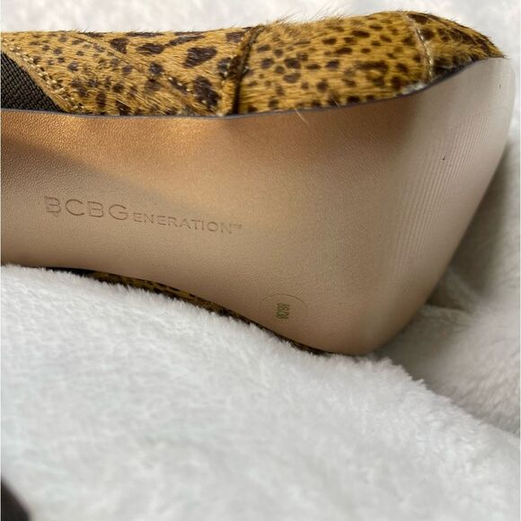 BCBGeneration women’s fur booties. Size 8 - Picture 6 of 6